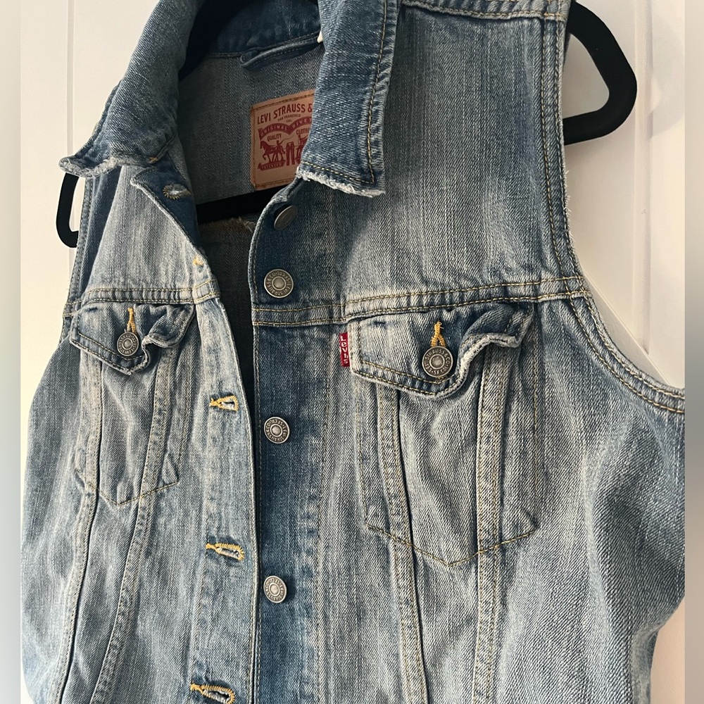 Levi’s Jean Vest - Picture 3 of 8
